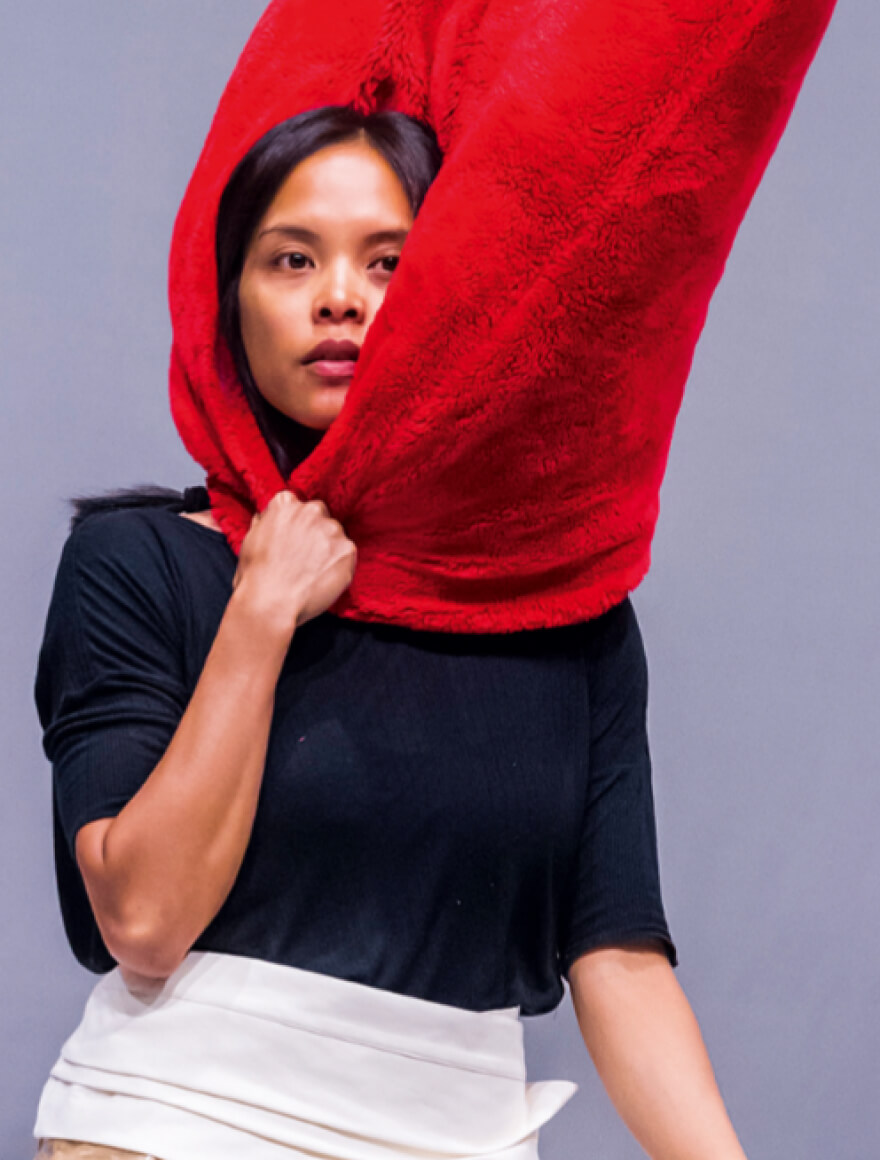 Danseuse foulard rouge La Villette